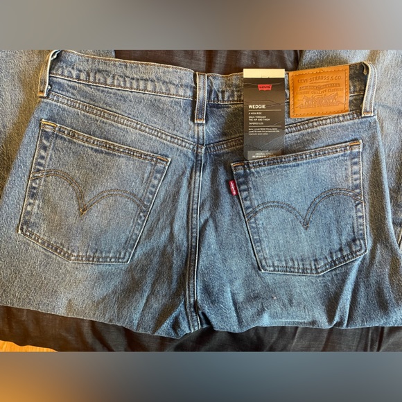 Levi’s wedgie jeans, Size 30, Medium Vintage wash. - Picture 6 of 6
